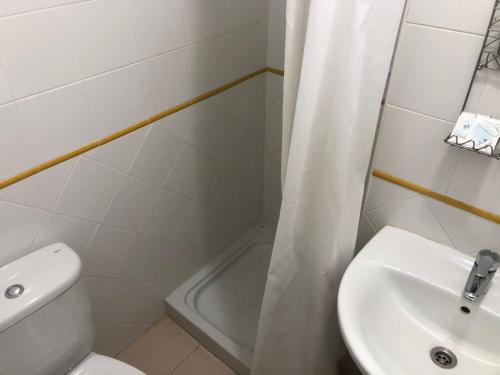 Shower, El Faro B0 - 2 piso- Serviden in Les Bovetes Beach