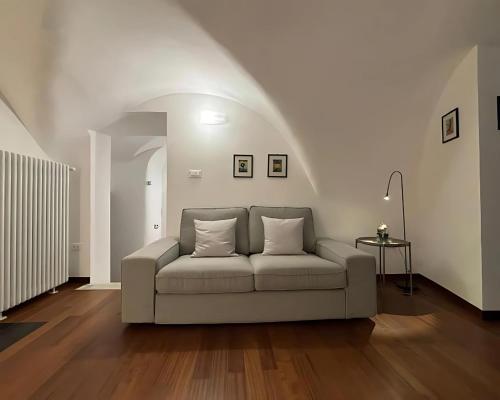 Palazzo Lomellini Historic Retreat by M3trocubo - Elegant Apartment near Aquarium & Via Garibaldi, Janov (fotografie 3)