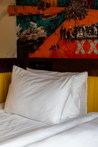 Standard Double Room image 10