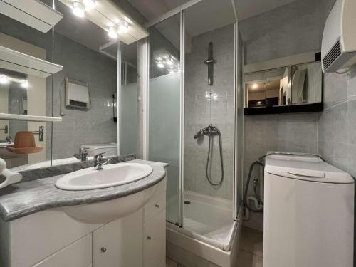 One-Bedroom Apartment image 6