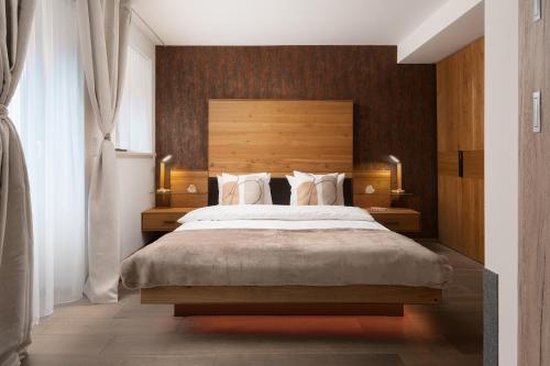 Hotel Vier Jahreszeiten an der Therme & Kliniken Bad Krozingen Nähe Freiburg & Schwarzwald Ideal für Wellness Kur & Business Ausflüge 24h Check In- WLAN & Parken gratis in Bad Krozingen, Deutschland