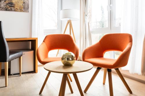 Hotel Vier Jahreszeiten an der Therme & Kliniken Bad Krozingen Nähe Freiburg & Schwarzwald Ideal für Wellness Kur & Business Ausflüge 24h Check In- WLAN & Parken gratis in Bad Krozingen, Deutschland