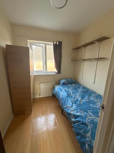 Nice single room Near ExCeL London, London
