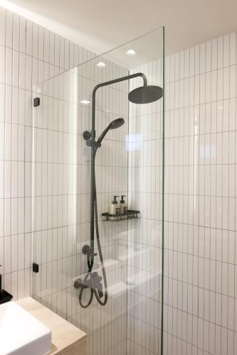 Upscale 3 bed 3 bath suite 1 min to BTS Prompong - image 14