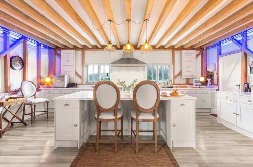 The Dairy Cottage with hot tub & pizza oven in Східний Грінстед