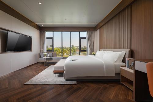 Gold Phuc Resort inside Longvien Golf in Hadxaifong