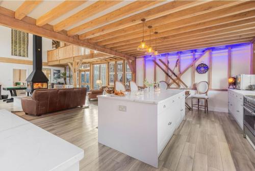 The Dairy Cottage with hot tub & pizza oven in Східний Грінстед