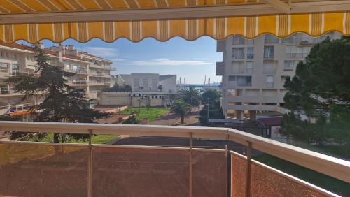 Le Poseidon Grande terrasse vue port a 100m plage Le Poseidon Grande terrasse vue port a 100m plage