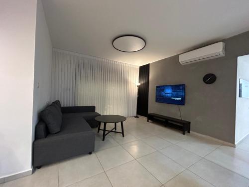 הפנינה השחורה in 米茨佩拉蒙