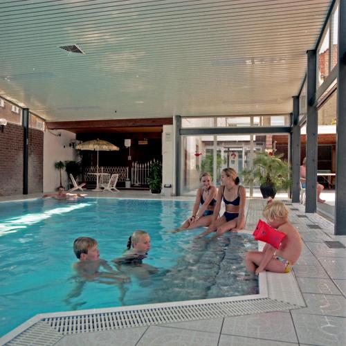 Marx Motel - image 5