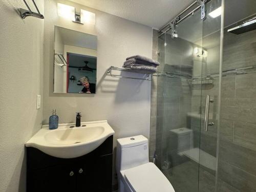 Modern condo near Fremont Street, Las Vegas (photo 3)