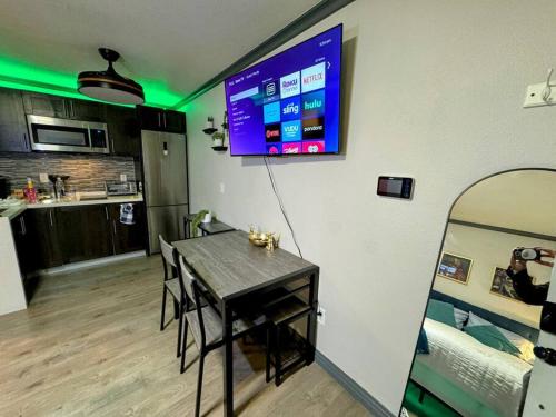 Modern condo near Fremont Street, Las Vegas (photo 10)