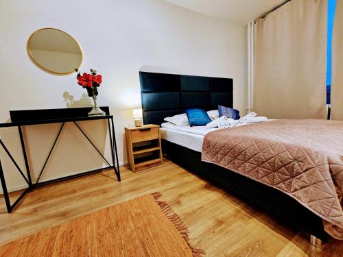 TERRACE-VIEW 2BR PRAGUE APARTMENTS for Business & Leisure, FREE PARKING & Gym, Near Metro & Aqua Sport Centre, Praga (zdjęcie 6)