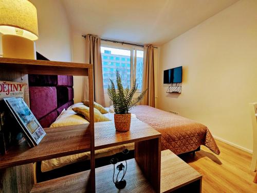 TERRACE-VIEW 2BR PRAGUE APARTMENTS for Business & Leisure, FREE PARKING & Gym, Near Metro & Aqua Sport Centre, Praga (zdjęcie 10)