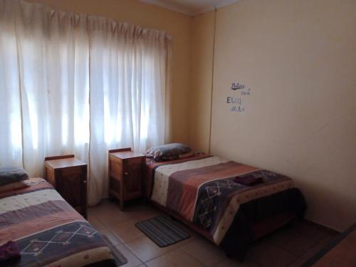 2 twin beds