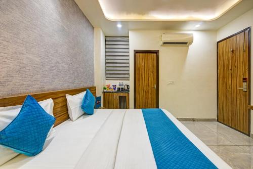 Budget Double Room image 10