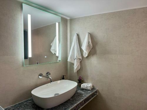 Luxury 1BD APT near Akropolis by Kozy Koala Room Type - One-Bedroom Apartment