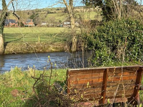 Apkārtne, Charming 2 bedroom Lodge In the Shropshire Countryside with Fantastic Views in Kluntona