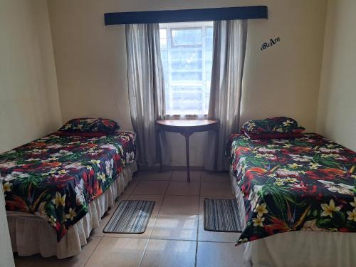 2 twin beds