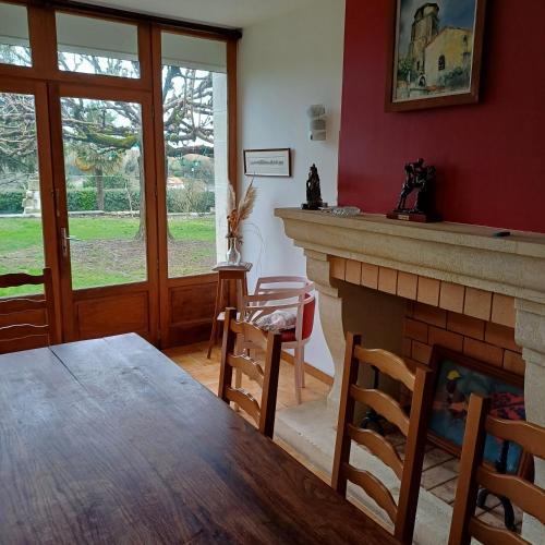 Gîte la maison du bonheur (Gite la maison du bonheur) in Montignac-Charente