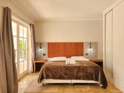 Deluxe Room image 10