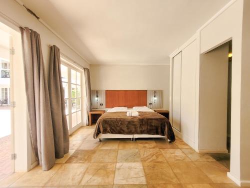 Deluxe Room image 3
