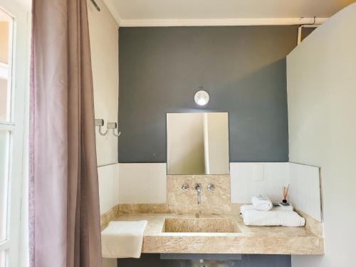 Deluxe Double Room with Extra Bed image 10