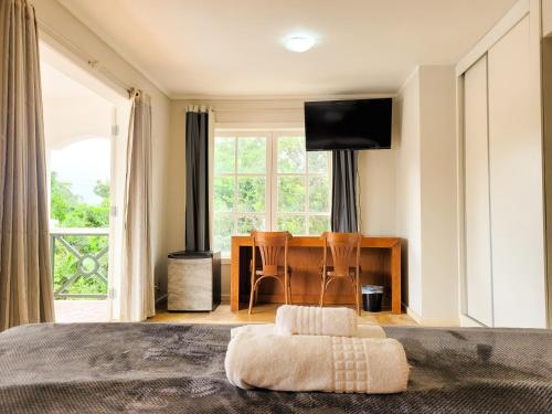 Deluxe Double Room with Extra Bed image 2