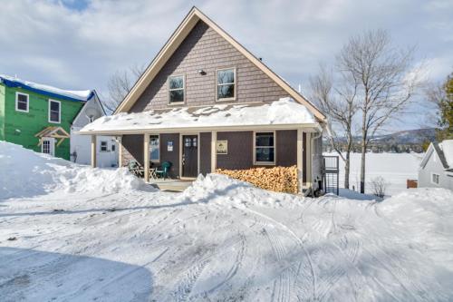 Lakefront New Hampshire Hideaway w/ Deck & Views in Milsfīlda (NH)