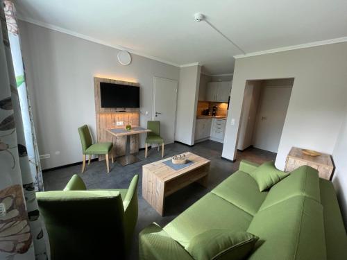 1 king bed, 1 sofa bed