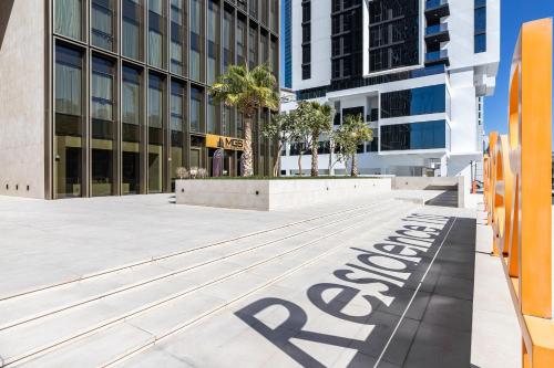 Quiet & Central 1BR Near Burj Khalifa  by Simply Comfort - image 12