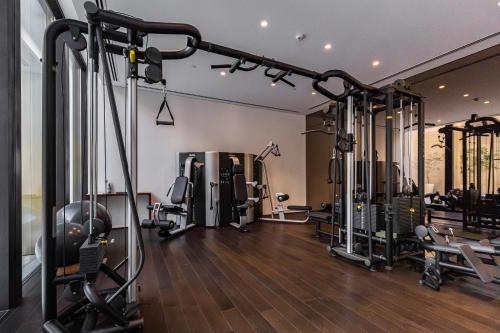 Quiet & Central 1BR Near Burj Khalifa  by Simply Comfort - image 6