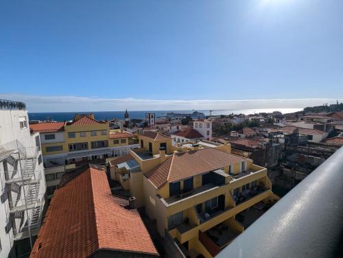 Top-Floor One-Bedroom Flats - Peaceful with Ocean and City Views 4