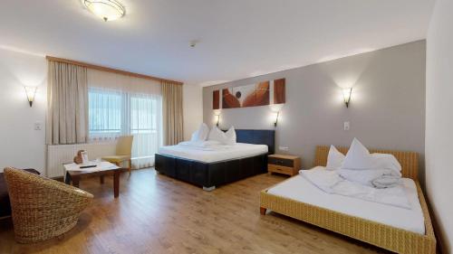 2 king beds, 1 sofa bed