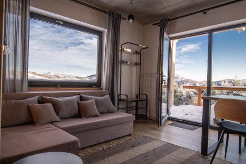 Apartment with Mountain View