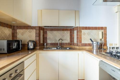 NOSTROMONDO Prestigious 2 bedrooms Domus in Forum Area, Rzym (zdjęcie 8)