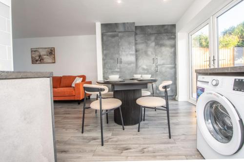 บริการและสิ่งอำนวยความสะดวก, Modern 3-Bed Home-Liverpool Stay in ครอสบี