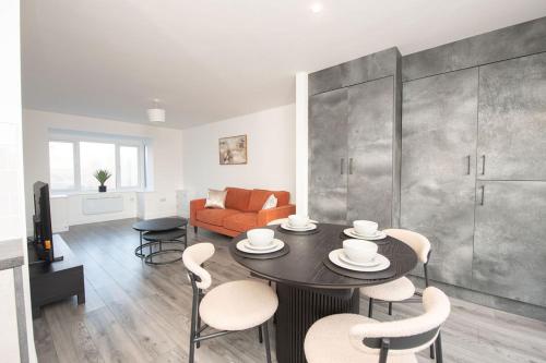 บริการและสิ่งอำนวยความสะดวก, Modern 3-Bed Home-Liverpool Stay in ครอสบี