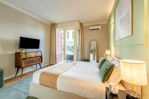 Three-Bedroom Apartment with Balcony image 7