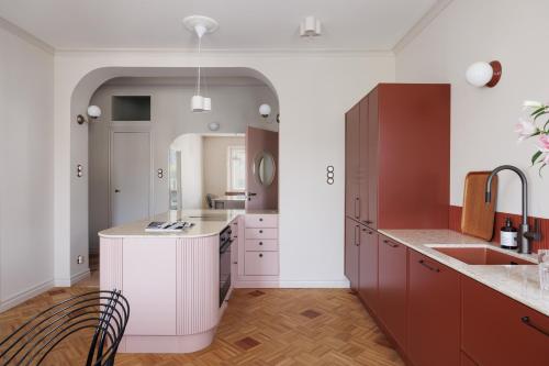 Grand Lotus Suite 96 m2, parveke, parkkipaikka in Meilahti