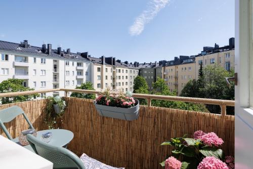 Grand Lotus Suite 96 m2, parveke, parkkipaikka in Meilahti