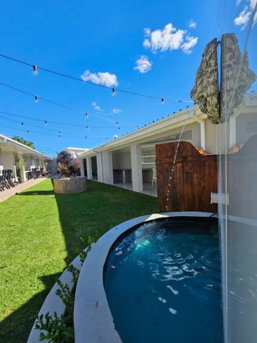 Lion Lodge 3