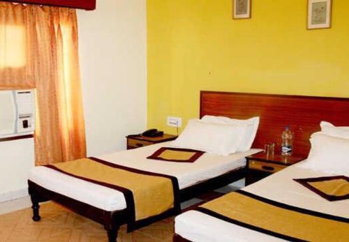 2 twin beds
