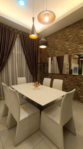 Aisy Q Homestay (Muslim Only) in Durian Tunggal