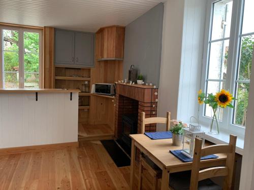Gite de Catherine, Beautiful Gite, Private Pool, Magnificent views!!! in Verteillac