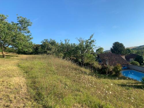 Dārzs, Gite de Catherine, Beautiful Gite, Private Pool, Magnificent views!!! in Verteillac