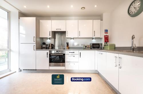 Smart Apartments - With Free Secured Parking - image 2