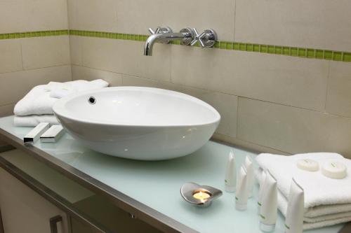 Pure White - image 9