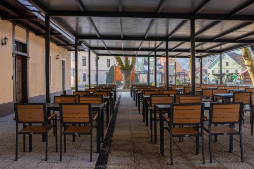 Étterem, Gostišče Pod Kostanji (Gostisce Pod Kostanji) in Dobrna