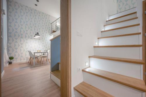 Two Apartments at Theatre - image 14